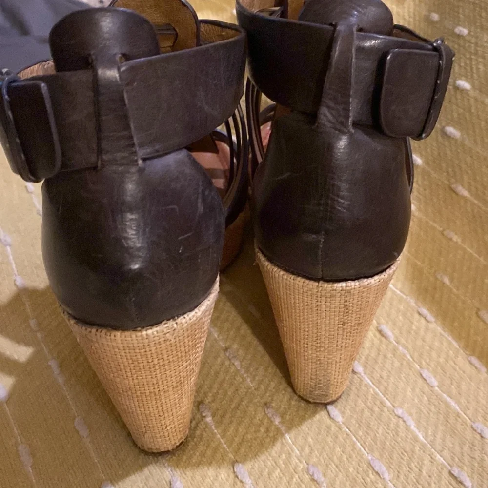 HS Trask Leather Strappy Burlap Wedges Sandals Shoes Women's size 10 4’ wedge